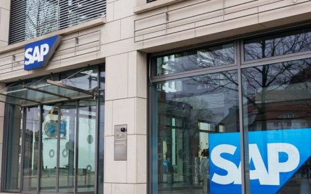 Is SAP (XTRA:SAP) Quietly Recasting Its Moat Through AI Partnerships And Cloud ERP Migrations?