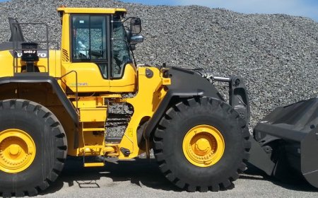 Is Oshkosh (OSK) Quietly Reframing Its Moat Around AI Safety and Autonomous Equipment?