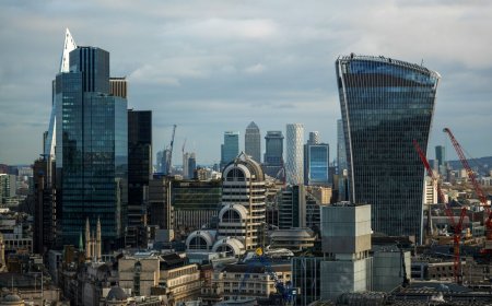 UK Lawmakers Call for AI Stress Tests on Banks as Risks Mount