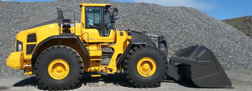 Is Oshkosh (OSK) Quietly Reframing Its Moat Around AI Safety and Autonomous Equipment?